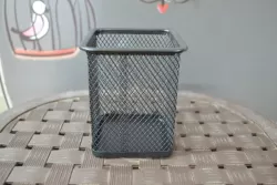 DRŽAČ ZA OLOVKE METALNI